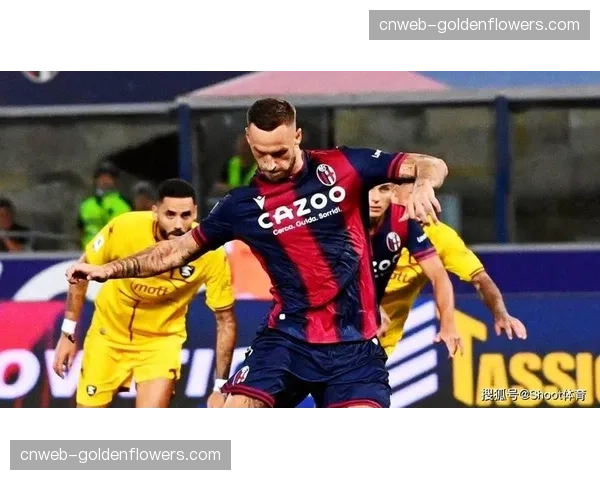 斯佩齐亚vs乌迪内斯，主队后卫因危险动作被直接红牌罚下